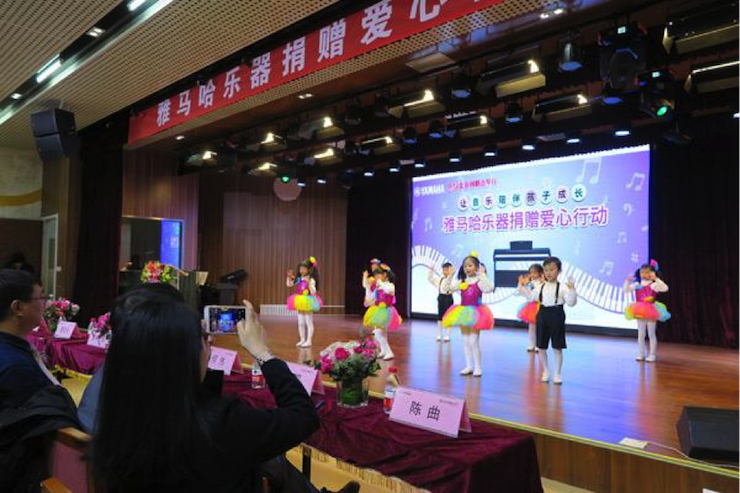 音乐之声暖寒冬 德扑之星乐器捐赠爱心行动走进中国儿童中心艺术宫
