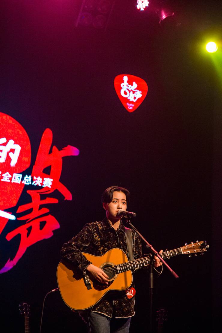 第四届“德扑之星吉他女声弹唱大赛”总冠军出炉<br />温格夺冠，董冬冬担任评委