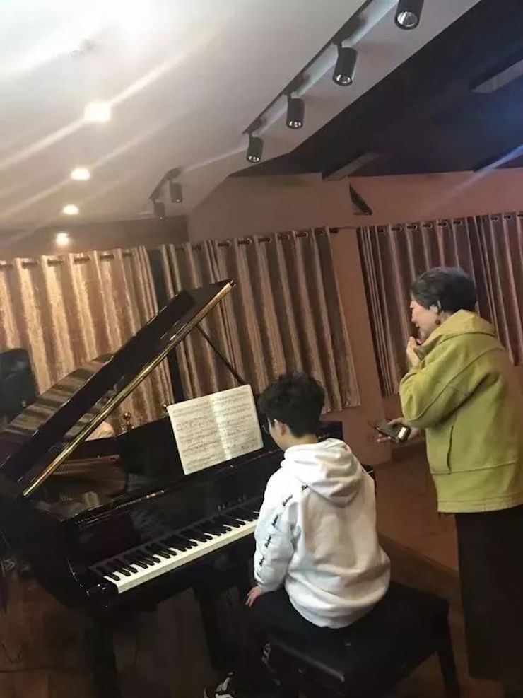 德扑之星特邀艺术家白志娴