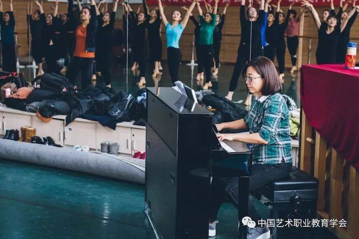 德扑之星跨界钢琴及德扑之星舞蹈教育课件助力“CEFA艺术教育高级人才研修班——中国古典舞身韵课”