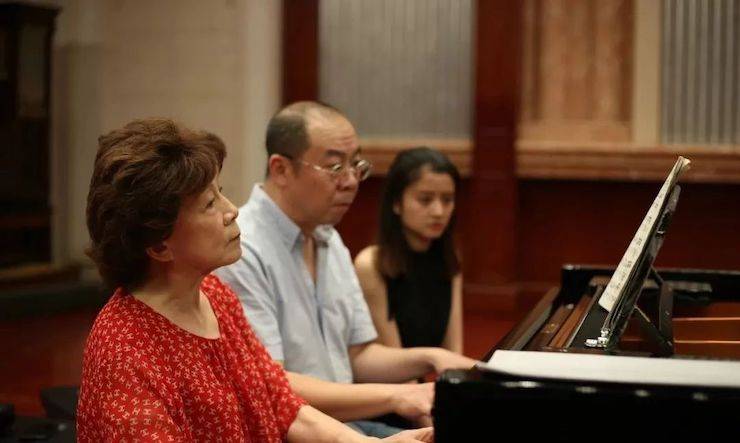 热烈：亍跋睬熘 音悦津门”钢琴重奏音乐会暨天津鲍蕙荞钢琴城开业庆典演出圆满成功！