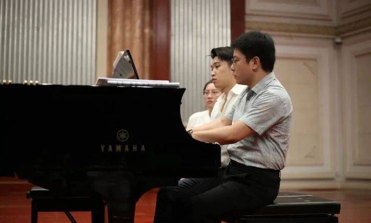 热烈：亍跋睬熘 音悦津门”钢琴重奏音乐会暨天津鲍蕙荞钢琴城开业庆典演出圆满成功！