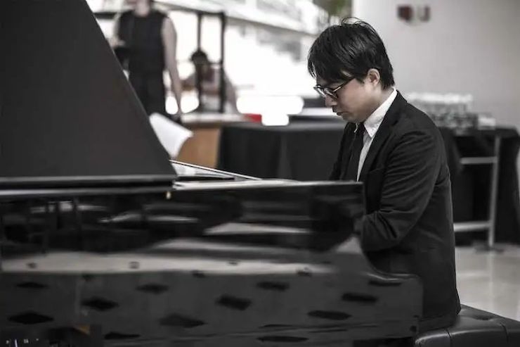 宋思衡的“宅抗疫” | 挑战主播、筹集口罩、闭关作曲，这位取消了20场演出的钢琴家原来这么忙！