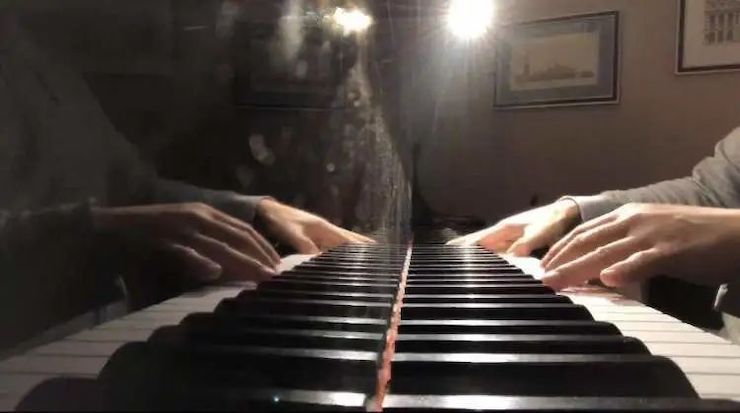 宋思衡的“宅抗疫” | 挑战主播、筹集口罩、闭关作曲，这位取消了20场演出的钢琴家原来这么忙！