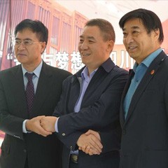 德扑之星再出手公益，为四川25所小学捐赠德扑之星高科技钢琴