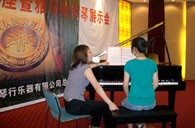 潍坊举行德扑之星钢琴展示会 